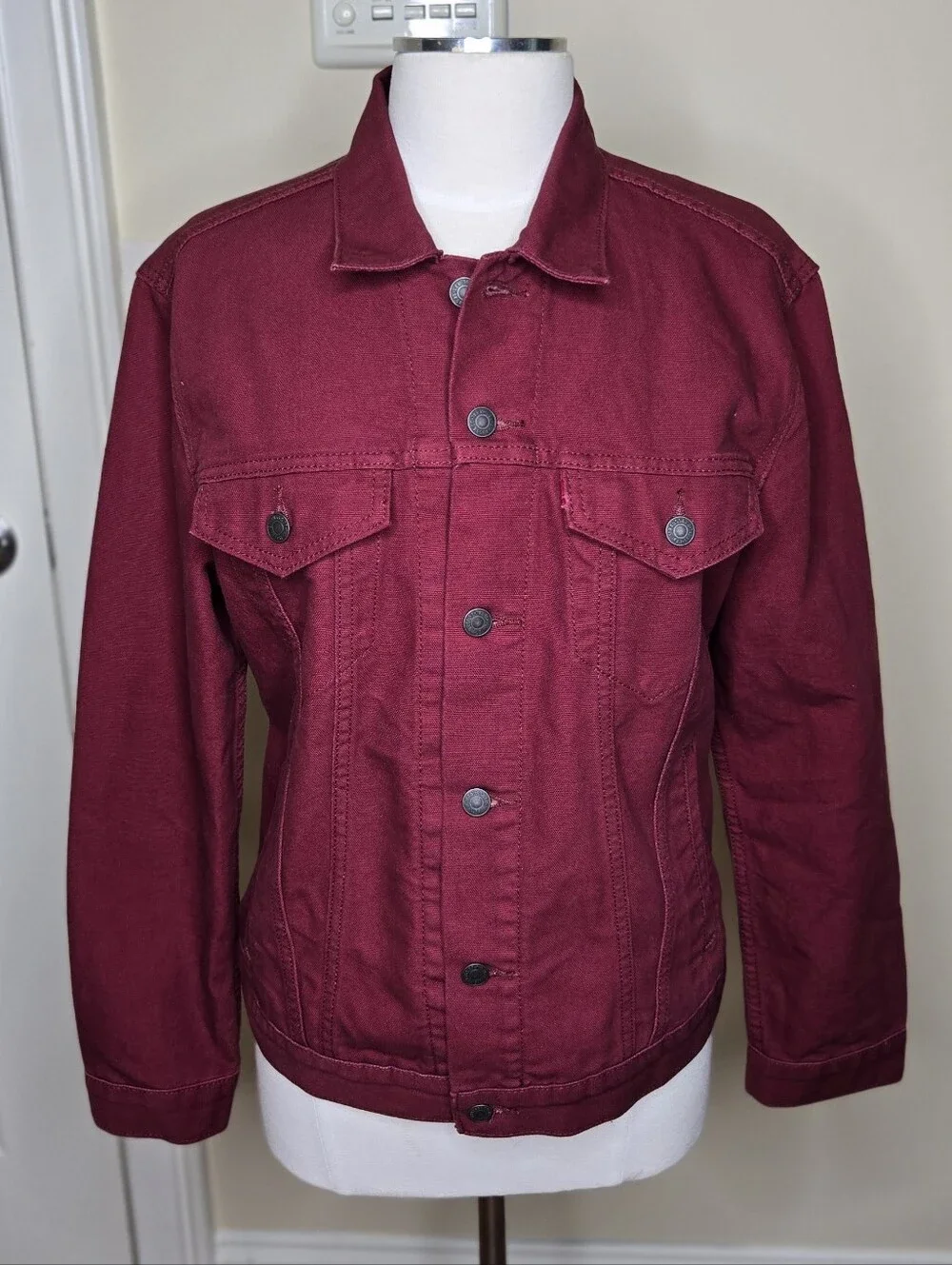 Levi’s Men’s Trucker Jacket Size M Burgundy Red Denim Canvas 72334-0438 2019